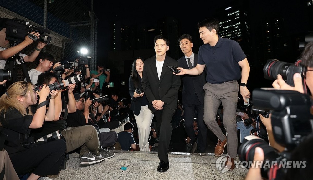 전동스쿠터 음주운전' 경찰 출석하는 BTS 슈가. (사진=연합뉴스)