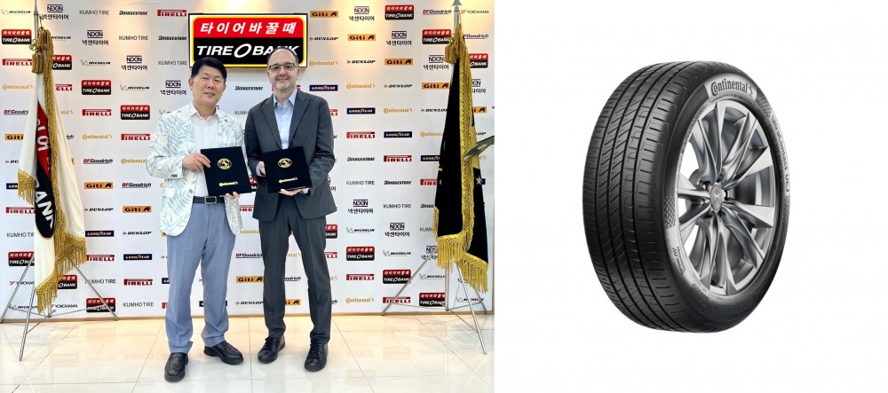 세종특별자치시 어진동에 위치한 타이어뱅크 본사에서 타이어뱅크 김정규 회장(좌)과 콘테넨탈 타이어 코리아 키리아조폴로스 타이어 총괄 본부장(우)이 공급계약 체결 후 기념 촬영을 하고 있다.(사진=타이어뱅크)