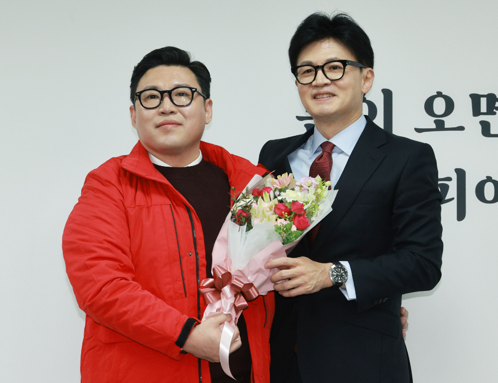 국민의힘 이상규 서울 성북을 당협위원장(왼쪽).(사진=연합뉴스)