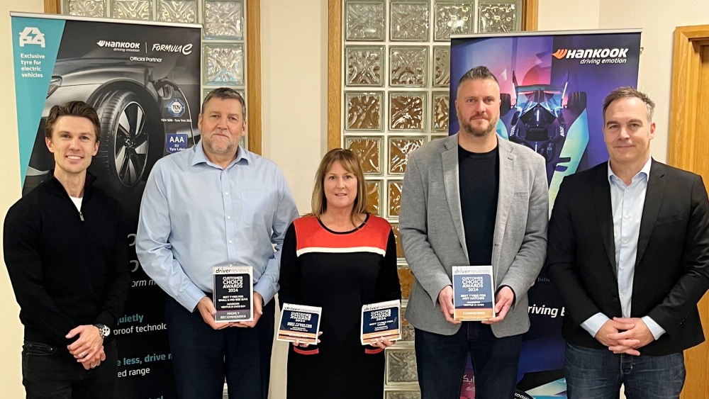 (왼쪽 두번째부터) 폴 에머리(한국타이어 영국 세일즈 디렉터), 조이 볼드윈(한국타이어 영국 마케팅 매니저), 벤 프랜시스(한국타이어 PCR 세일즈 매니저).(사진=한국타이어)