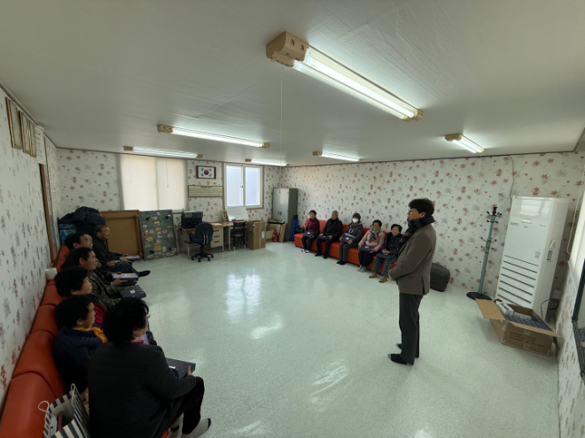 점촌마을회관에서 주민설명회를 진행 중인 모습.(사진=국토안전관리원)