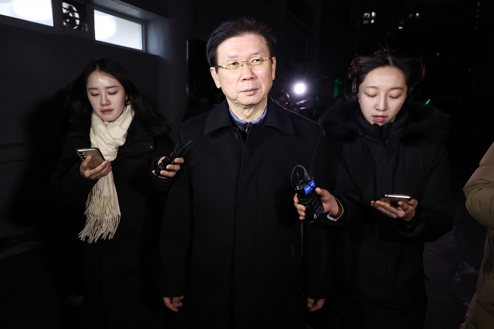 윤석열 대통령 체포 저지를 주도한 박종준 전 대통령 경호처장이 10일 밤 서울 서대문구 경찰청 국가수사본부에서 조사를 마친 뒤 청사를 나서고 있다. 사진=연합뉴스