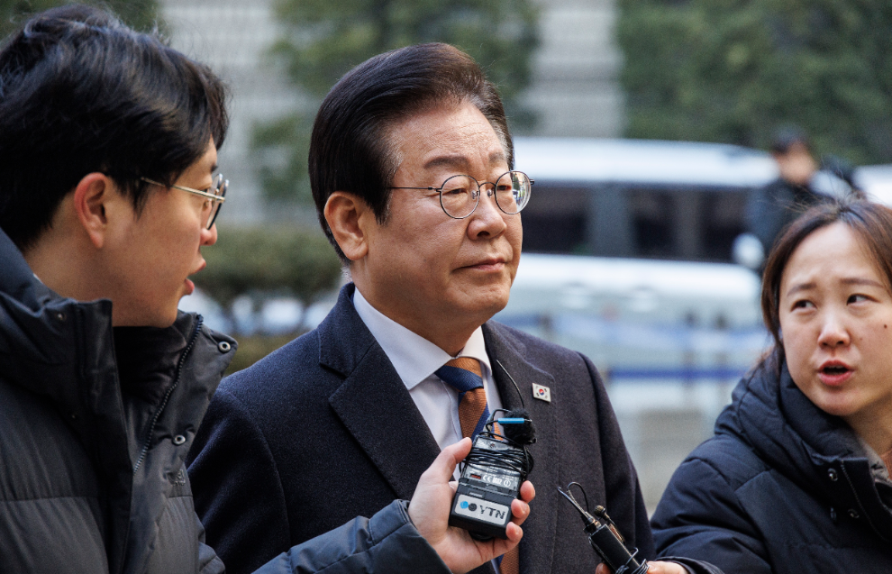 '대장동 배임·성남FC 뇌물' 속행 공판 출석하는 이재명 대표(사진=연합뉴스)