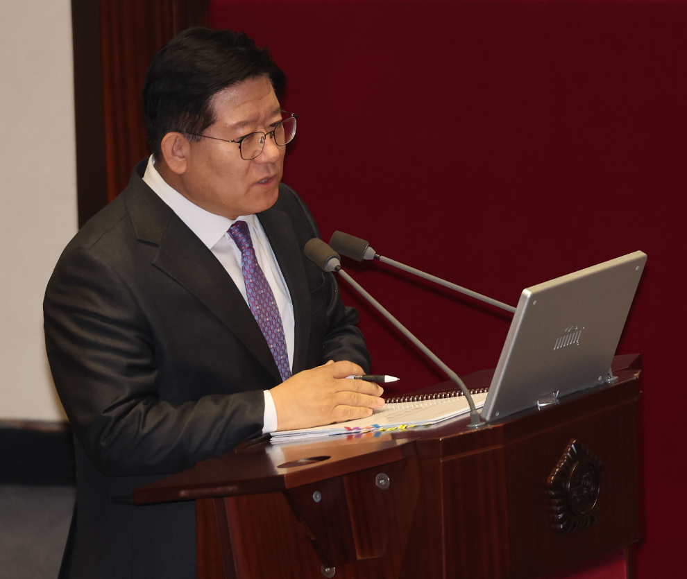 경찰청장 직무대행를 맡은 이호영 경찰청 차장이 23일 국회 본회의에서 열린 '서울서부지법 난입 사태' 관련 긴급 현안질문에서 답변하고 있다.(사진=연합뉴스)