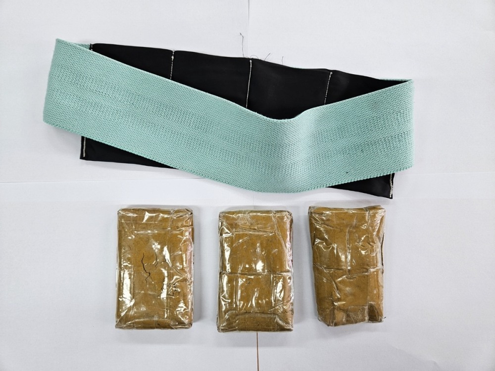 압수된 벨트와 가공된 금괴(사진=연합뉴스)