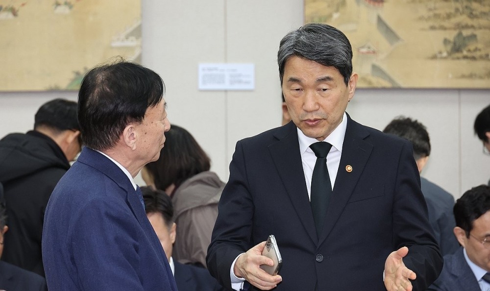 대화하는 설동호 대전시교육감과 이주호 부총리(사진=연합뉴스)