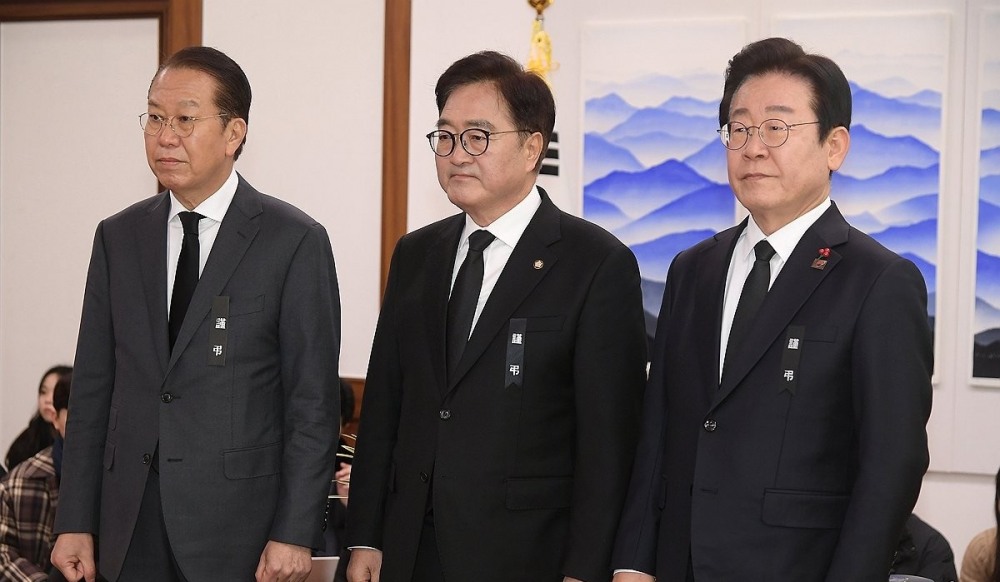 국회의장과 회동 전 기념 촬영하는 여야대표(사진=연합뉴스)