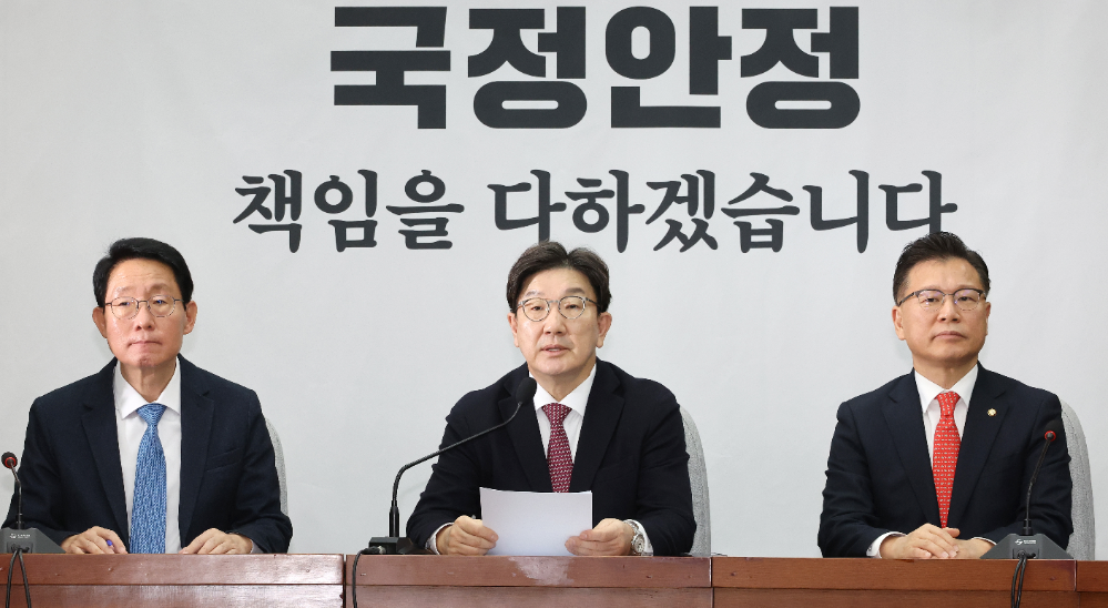 원내대책회의에서 발언하는 권성동 원내대표(사진=연합뉴스)