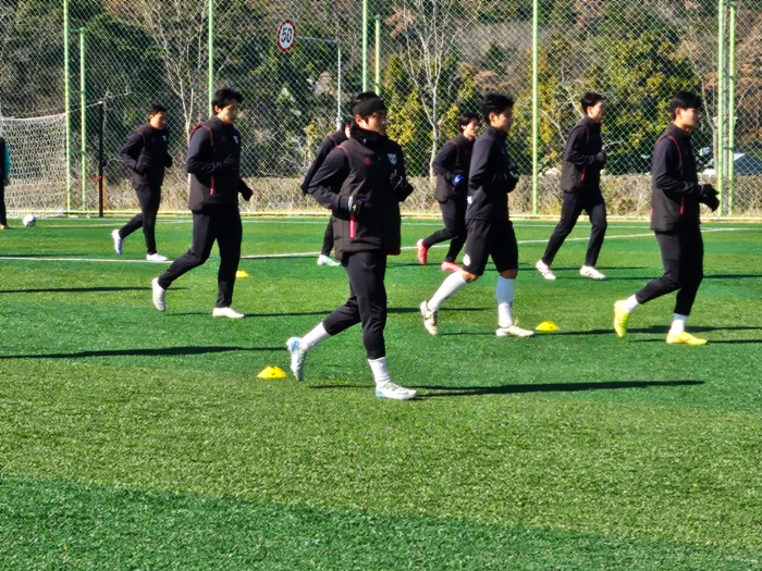 기장군민축구단이 첫 경기를 앞두고 훈련을 진행하고 있다.(사진제공=부산 기장군)