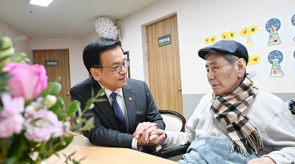 최상목 권한대행, 항일애국지사 위문(사진=연합뉴스)