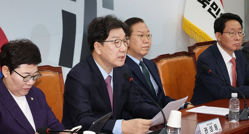 비대위회의에서 발언하는 권성동 원내대표(사진=연합뉴스)