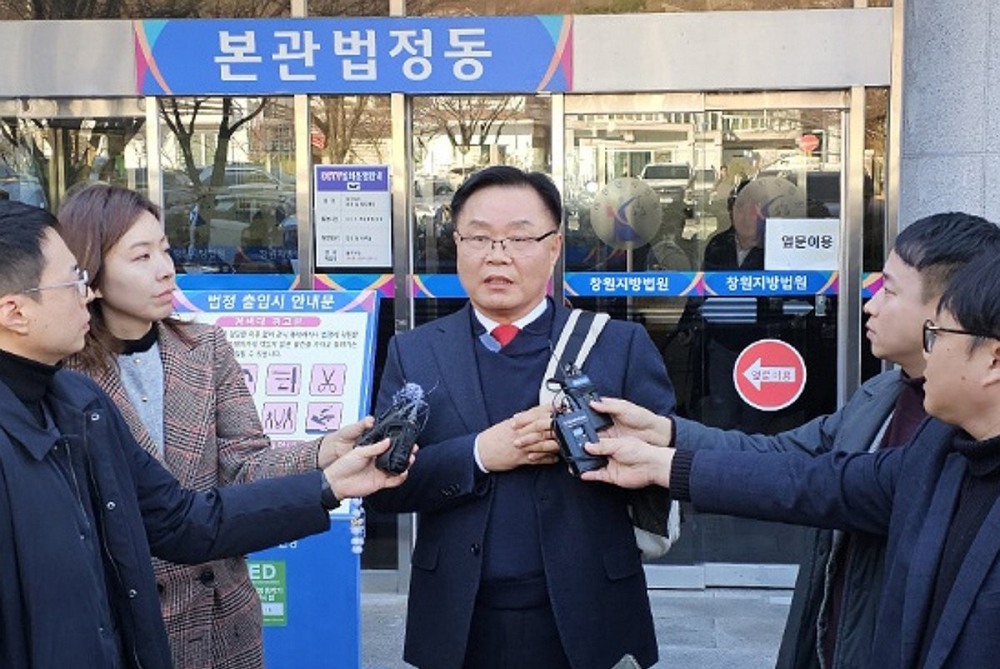 항소심 선고 후 입장 밝히는 홍남표 창원시장(사진=연합뉴스)