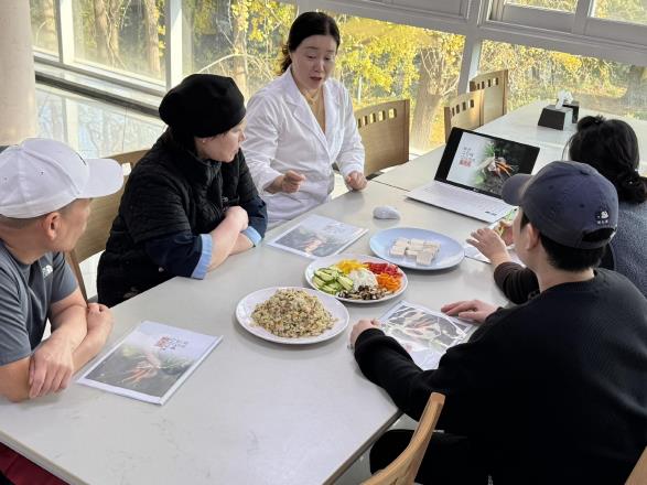 2024년 강북구 사회적경제지원센터에서 사업개발 관련 교육을 진행하고 있다.