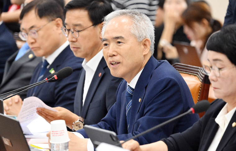 민주당 양부남 (오른쪽 두번째) 국회의원 (사진=의원실)