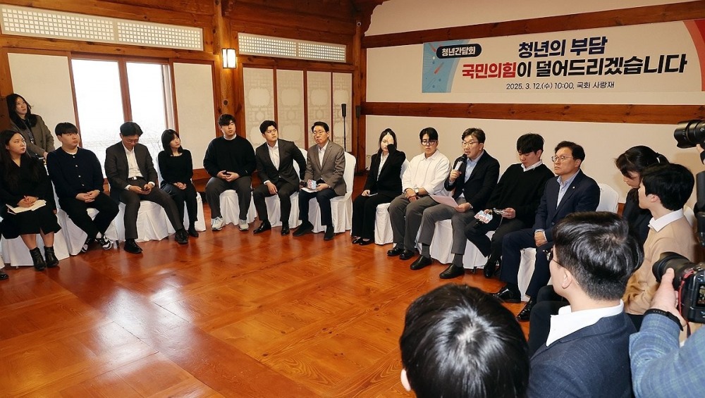 청년 정책 간담회서 발언하는 권성동 원내대표(사진=연합뉴스)