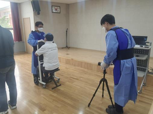 도봉구 보건소에서 건강취약계층을 대상으로 방문 결핵 검진을 하고 있다.