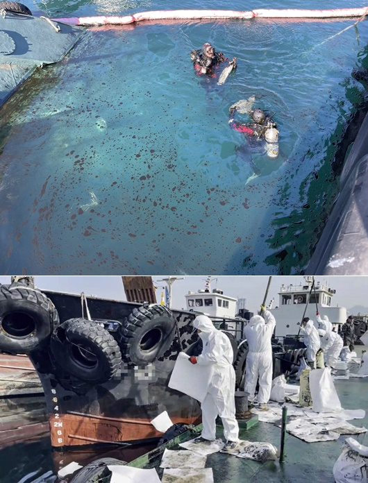 유류의 확산을 막기 위해 방제 작업중인 해양경찰.(사진제공=남해지방해양경찰청)