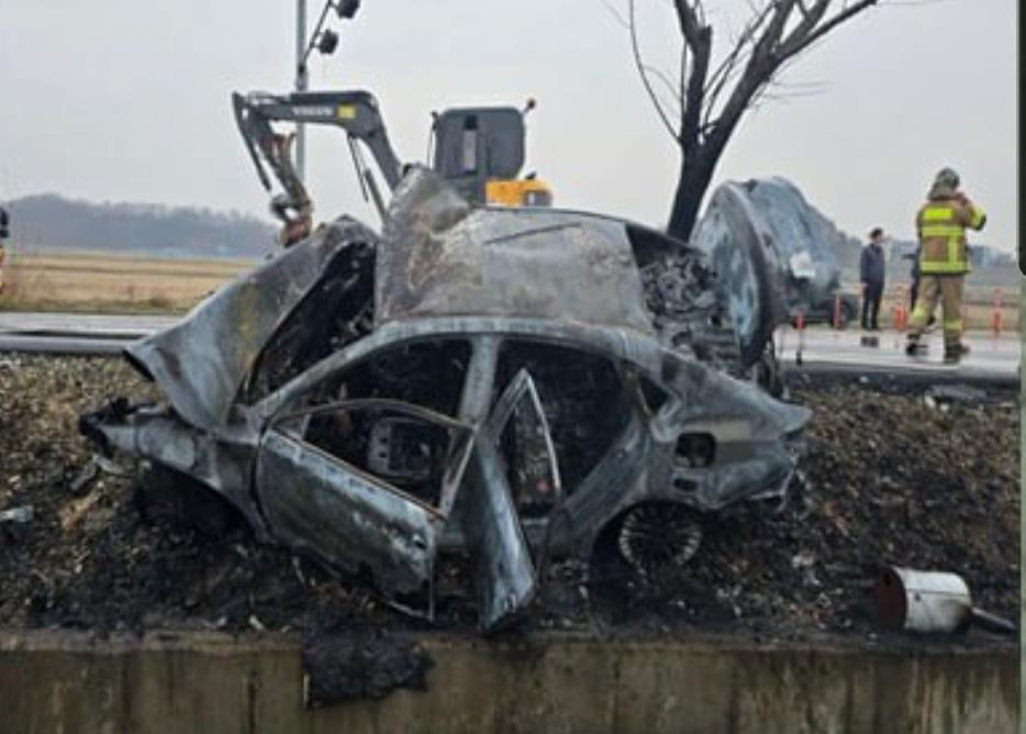 전소된 차량(사진=연합뉴스)