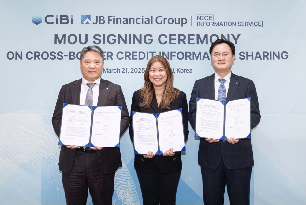 지난 21일 JB금융지주와 CIBI 및 나이스평가정보와 서울 여의도 JB금융지주에서 업무협약을 체결하는 모습 (왼쪽 첫번째 전북은행 백종일 은행장). 사진=JB금융지주