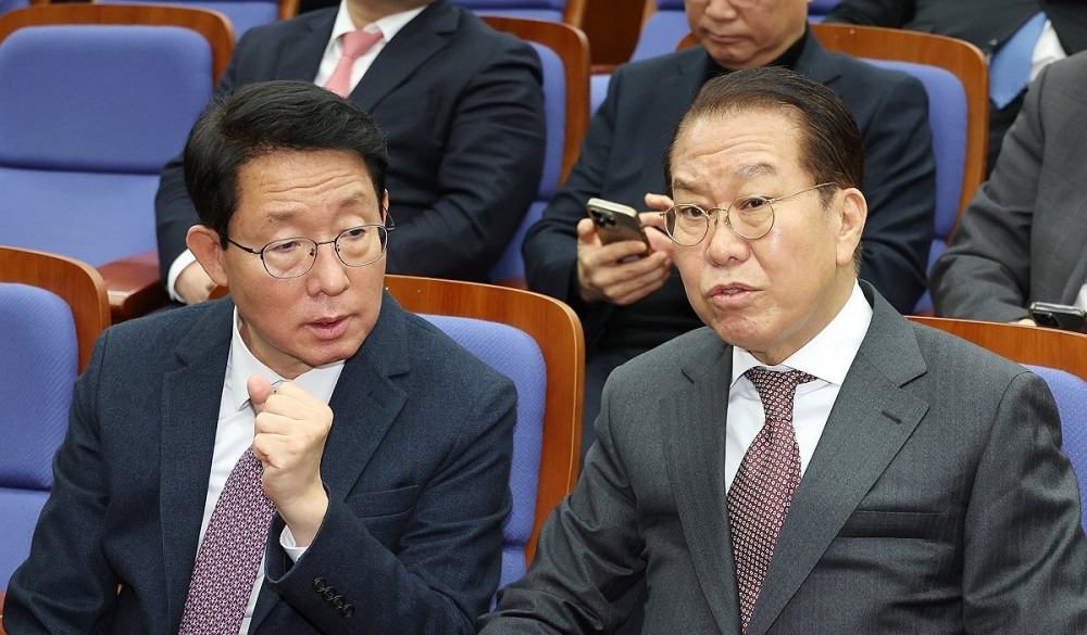 대화하는 권영세 비대위원장(사진=연합뉴스)