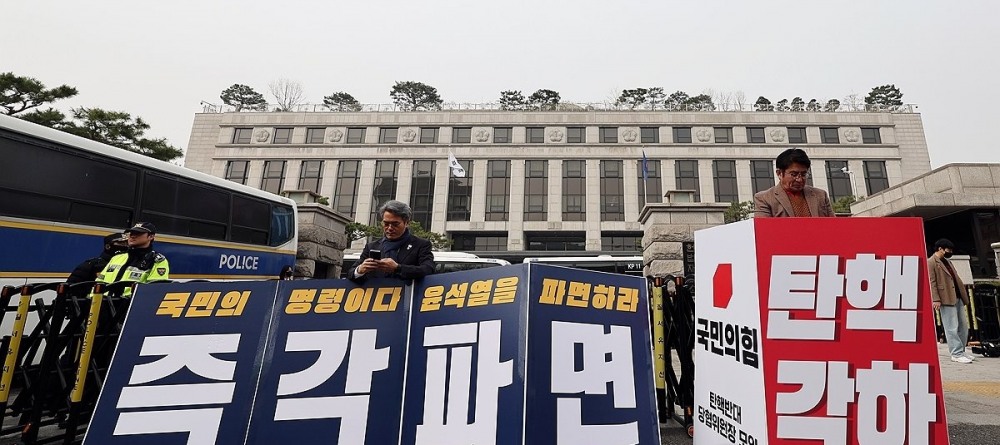 헌법재판소 앞 대통령 탄핵 찬반 시위(사진=연합뉴스)