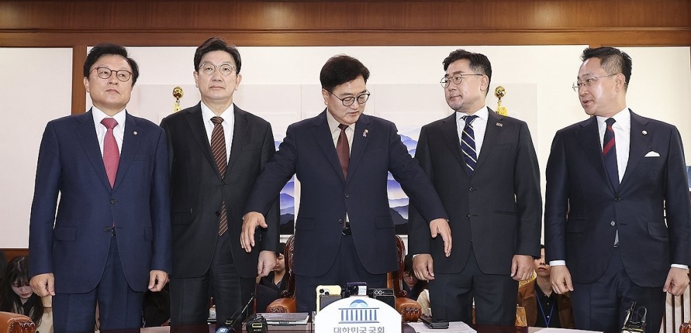 기념 촬영하는 우원식 의장-여야 원내대표(사진=연합뉴스)