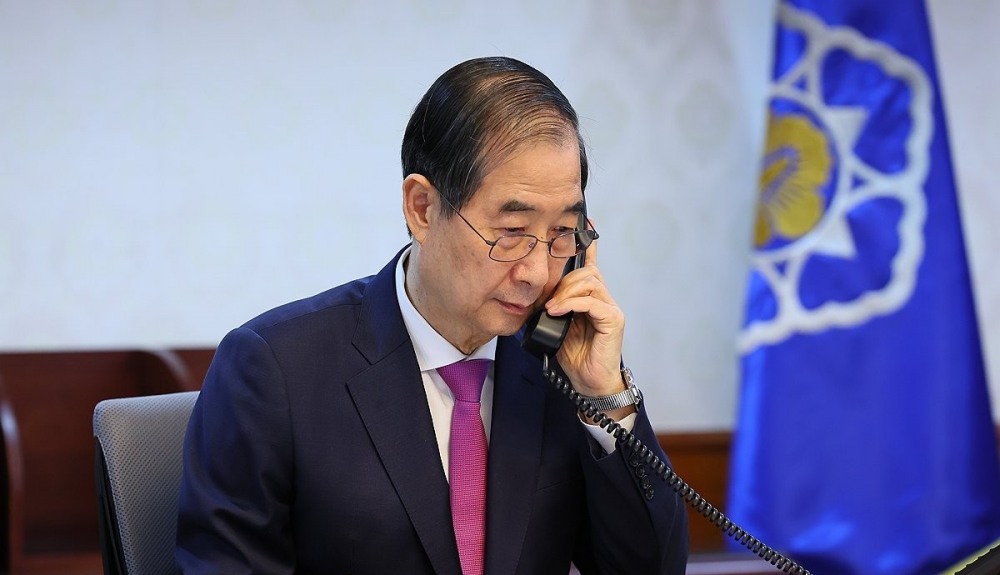 한덕수 대통령 권한대행 국무총리가 8일 정부서울청사에서 도널드 트럼프 미국 대통령과 전화 통화를 하고 있다.(사진=연합뉴스)