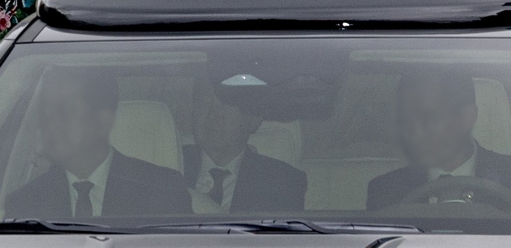 '첫 정식재판'으로 중앙지법 들어서는 윤석열 전 대통령(사진=연합뉴스)