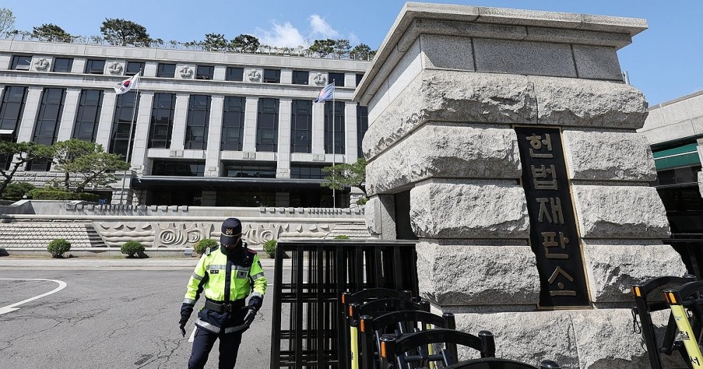 '한덕수 재판관 지명 가처분' 논의가 이뤄지는 헌법재판소 앞(사진=연합뉴스)