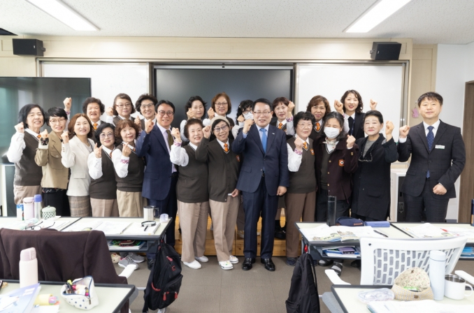 , 할머니 여고생들의 배움에 '날개'