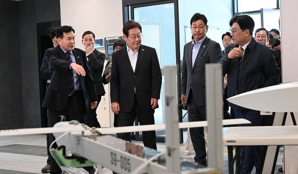 국방과학연구소 둘러보는 이재명 전 대표(사진=연합뉴스)