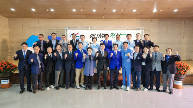 권향엽 (앞줄 가운데) 국회의원 (사진=의원실)