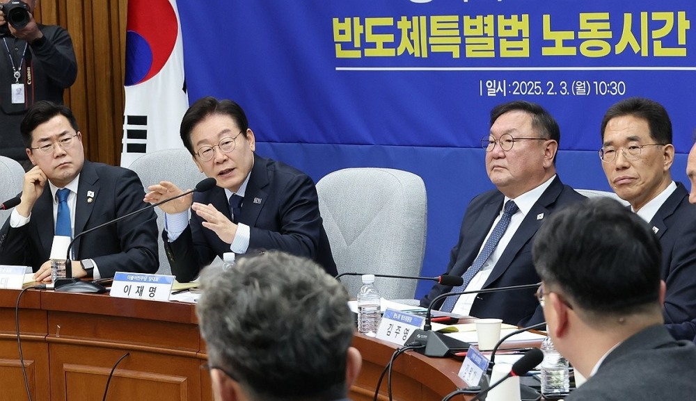 반도체법 토론회 참석한 이재명 당시 민주당 대표(사진=연합뉴스)