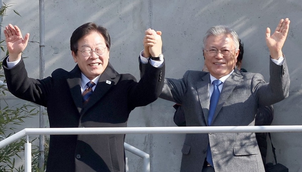 지난 설 연휴 문재인 전 대통령을 예방한 이재명 당시 대표(사진=연합뉴스)