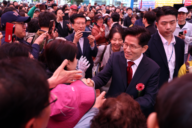 봉축법요식 마친 김문수 후보.(사진=연합뉴스)