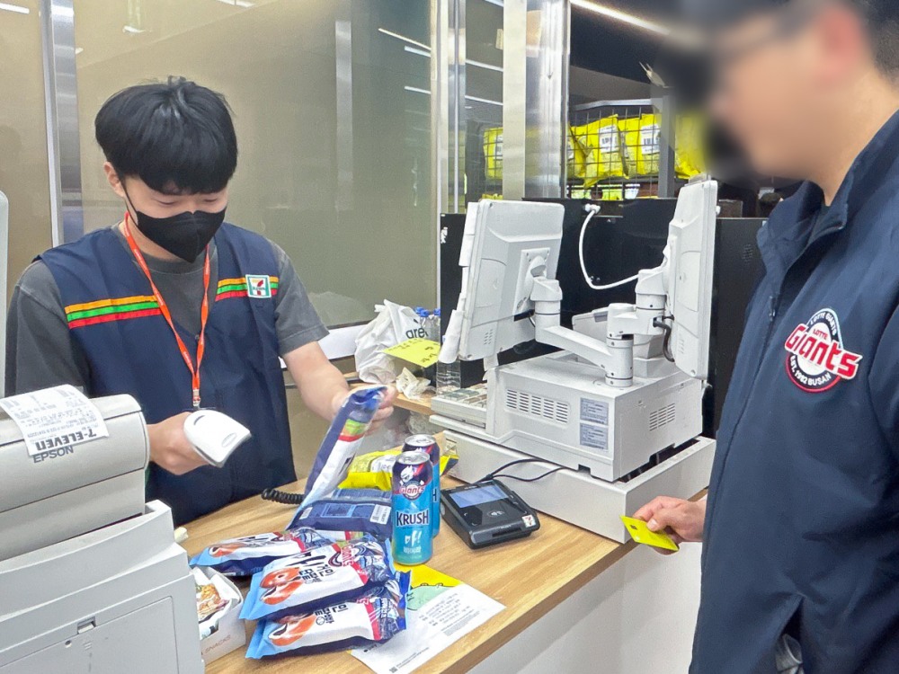 세븐일레븐X롯데자이언츠 콜라보 시리즈, 사직야구장점 매진 이어져