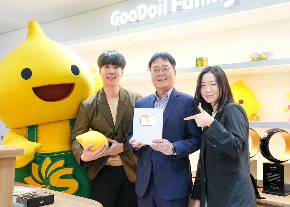 (오른쪽에서 두번째) 이영호 S-OIL 영업전략부문장.(사진=에쓰오일)