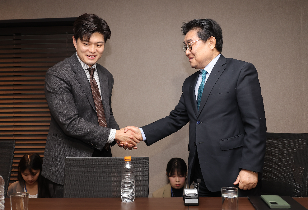 김용태 비대위원장-전병헌 대표(사진=연합뉴스)