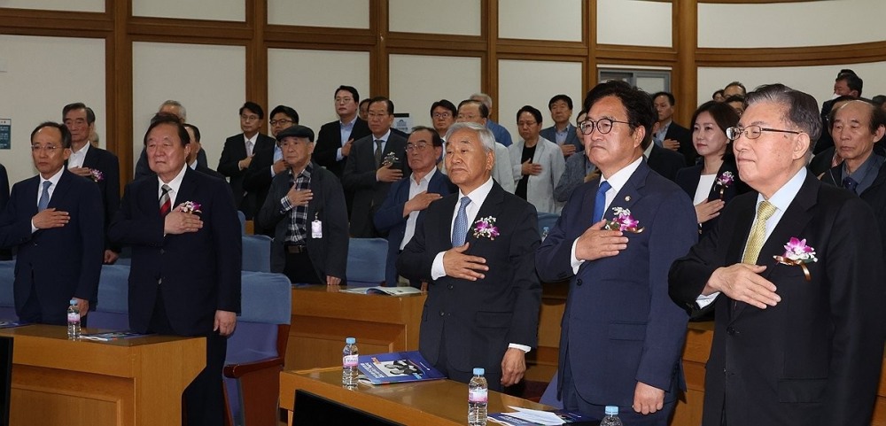 민추협 40주년 기념식에 모인 여야 정치인들(사진=연합뉴스)