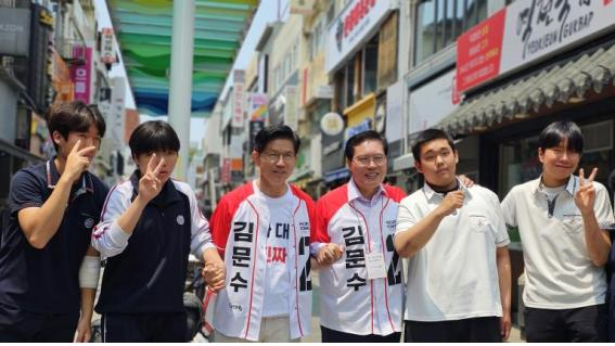 송석준 (오른쪽 세번째) 국회의원 (사진=의원실)