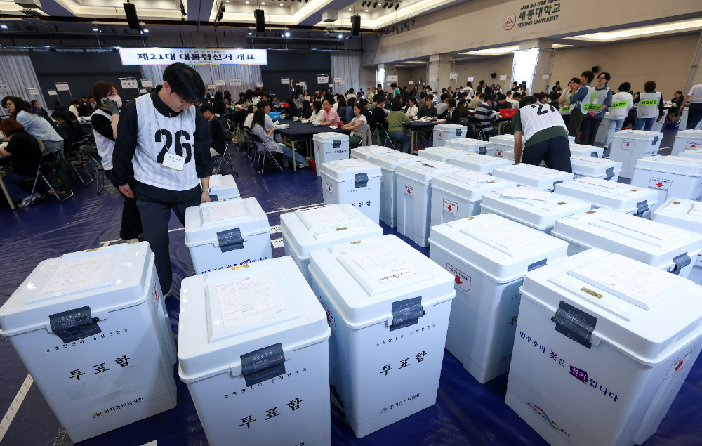 개표소 도착한 투표함.(사진=연합뉴스)