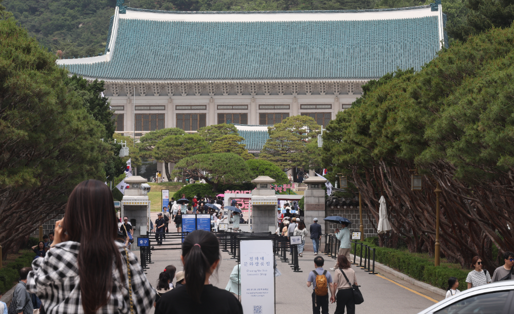 대통령 선거일인 3일 청와대가 관람객으로 붐비고 있다.(사진=연합뉴스)