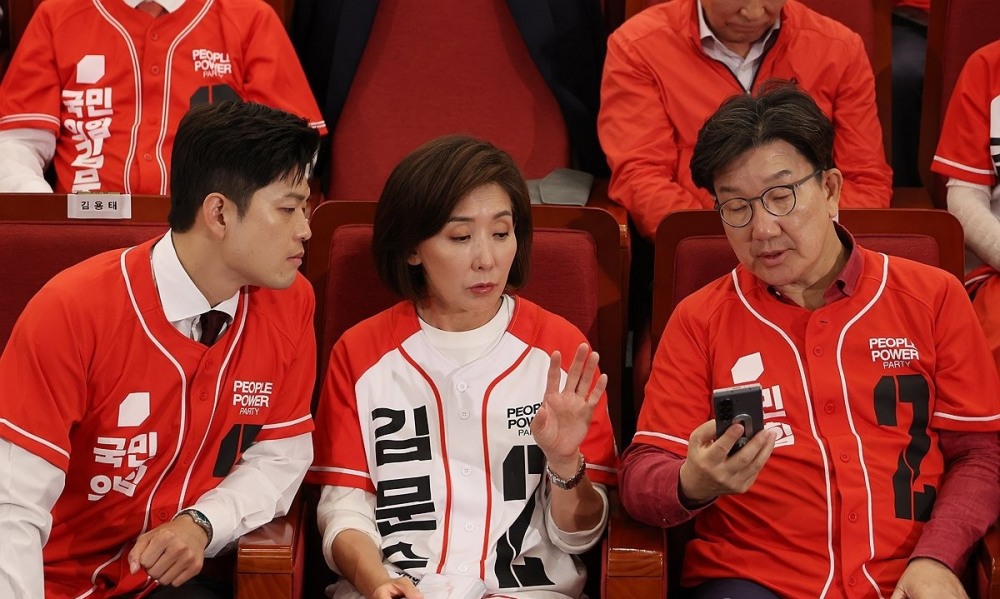 대화하는 김용태, 나경원, 권성동(사진=연합뉴스)