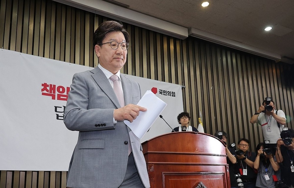 의원총회에서 원내대표직 사퇴를 선언한 권성동(사진=연합뉴스)