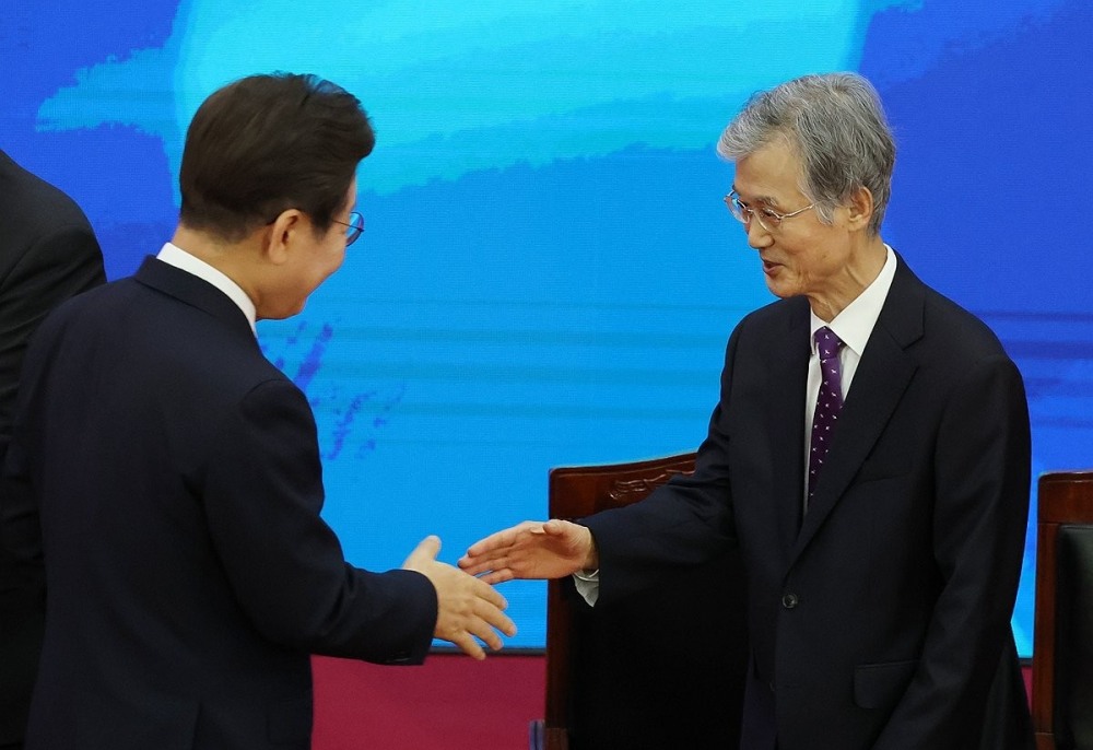 조희대 대법원장과 인사하는 이재명 대통령(사진=연합뉴스)