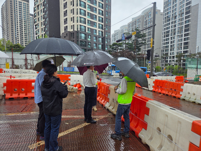 수서경찰서(서장 손창현)는 강남구청, 서울시 도시기반시설본부 등과 합동 현장점검을 시행하고 있는 모습. (사진=수서경찰서)