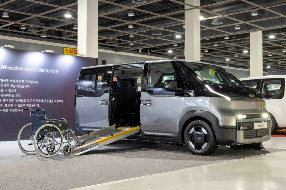 대한민국 보조공학기기 박람회에 기아 PV5 WAV가 전시된 모습.(사진=기아)