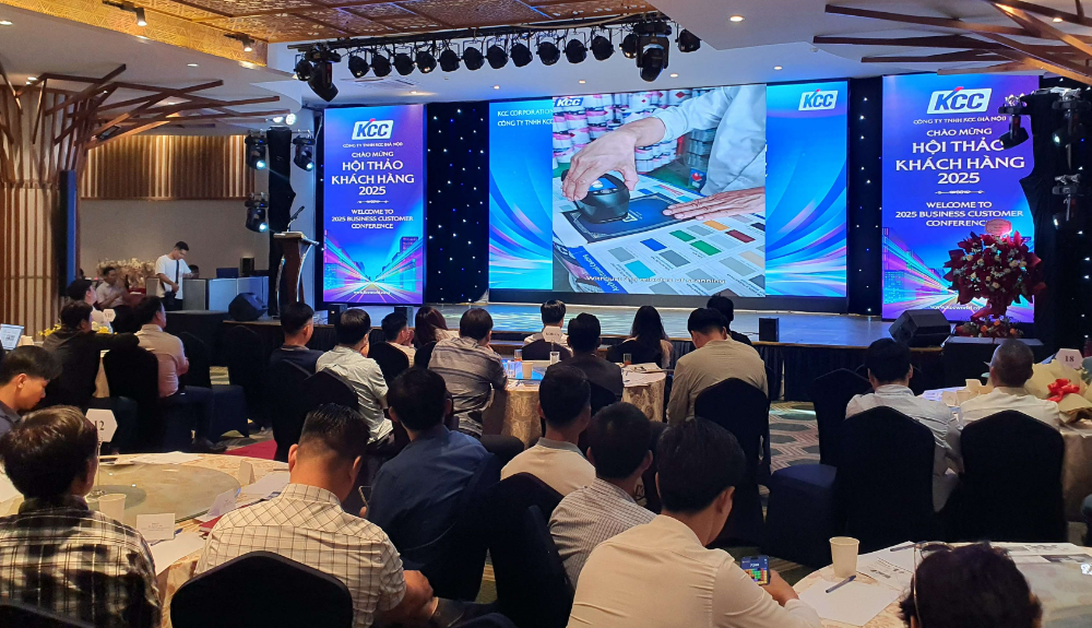 KCC가 베트남 하노이에서 도료 관련 업계 관계자들이 참석한 가운데 대규모 세미나를 개최했다.(사진=KCC)