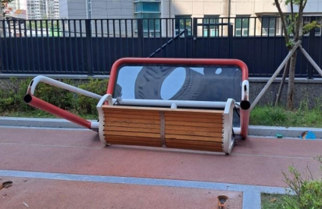 경산 초등생 사고 놀이터의 퍼걸러 (흔들의자) 그네 모습. (사진=경산 소방서)