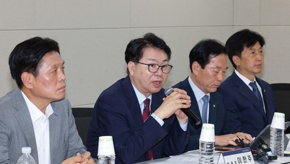 기재부 업무보고에서 발언하는 이한주 국정기획위원장(사진=연합뉴스)